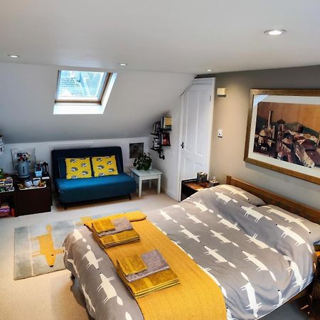 Large Light Loft Room - En Suite Hove Esterno foto
