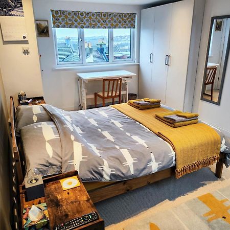 Large Light Loft Room - En Suite Hove Esterno foto